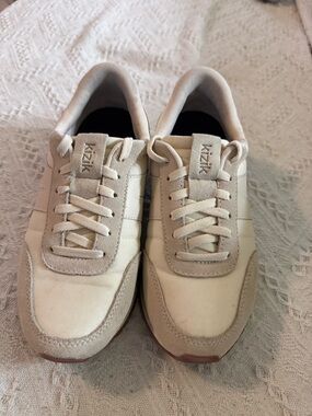 Kizik Women's Cream Casual Sneakers